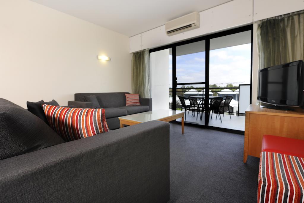 Assured Ascot Quays Apartment Hotel Пърт Екстериор снимка