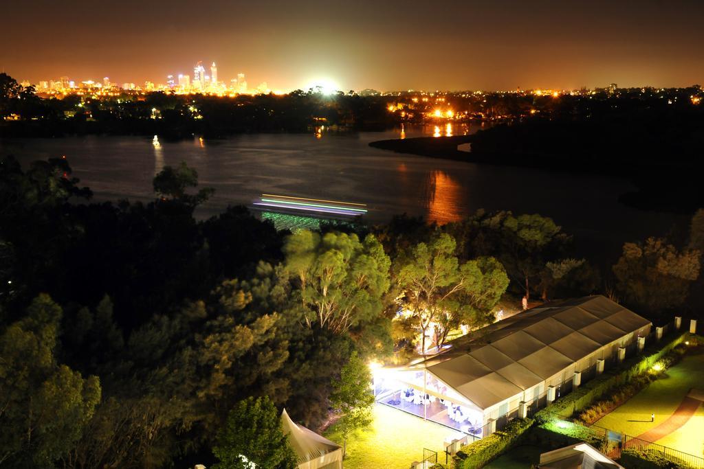 Assured Ascot Quays Apartment Hotel Пърт Екстериор снимка