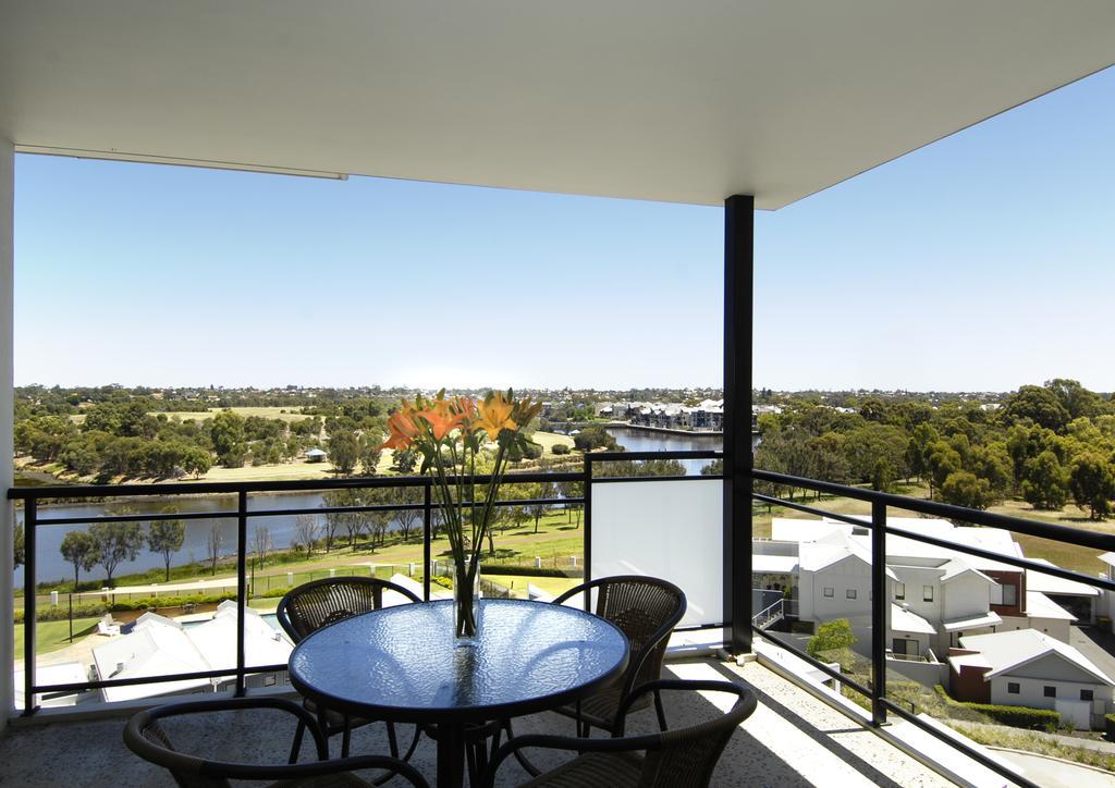 Assured Ascot Quays Apartment Hotel Пърт Екстериор снимка