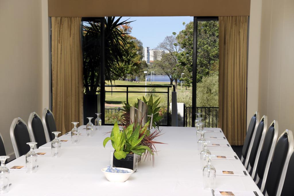 Assured Ascot Quays Apartment Hotel Пърт Екстериор снимка