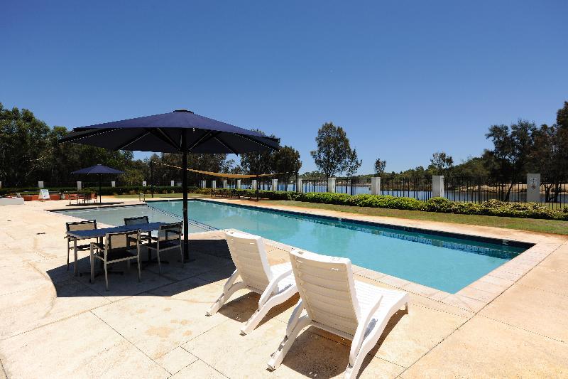 Assured Ascot Quays Apartment Hotel Пърт Екстериор снимка