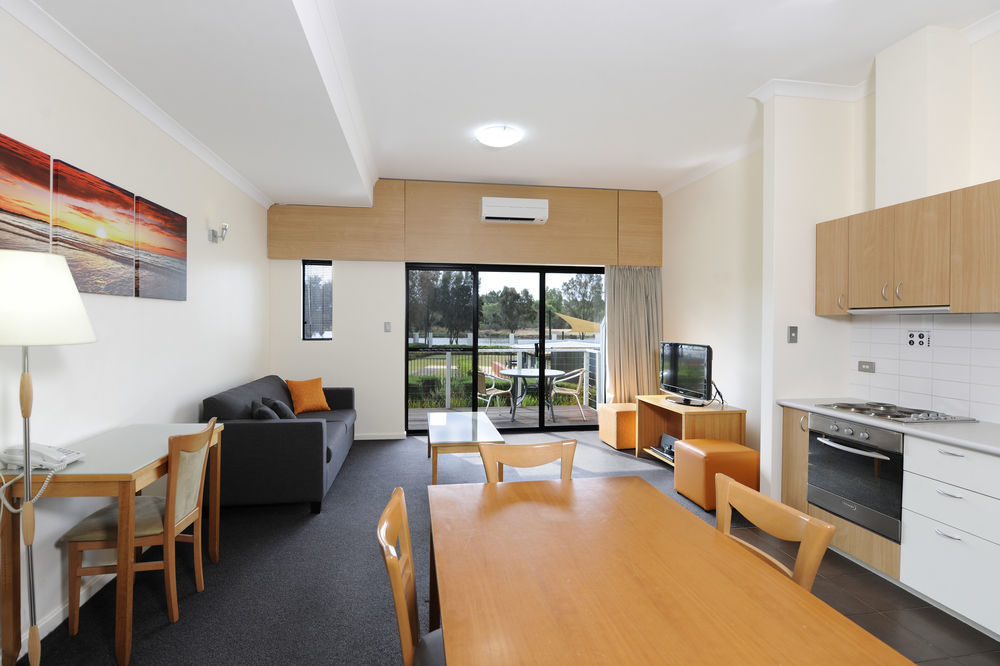 Assured Ascot Quays Apartment Hotel Пърт Екстериор снимка