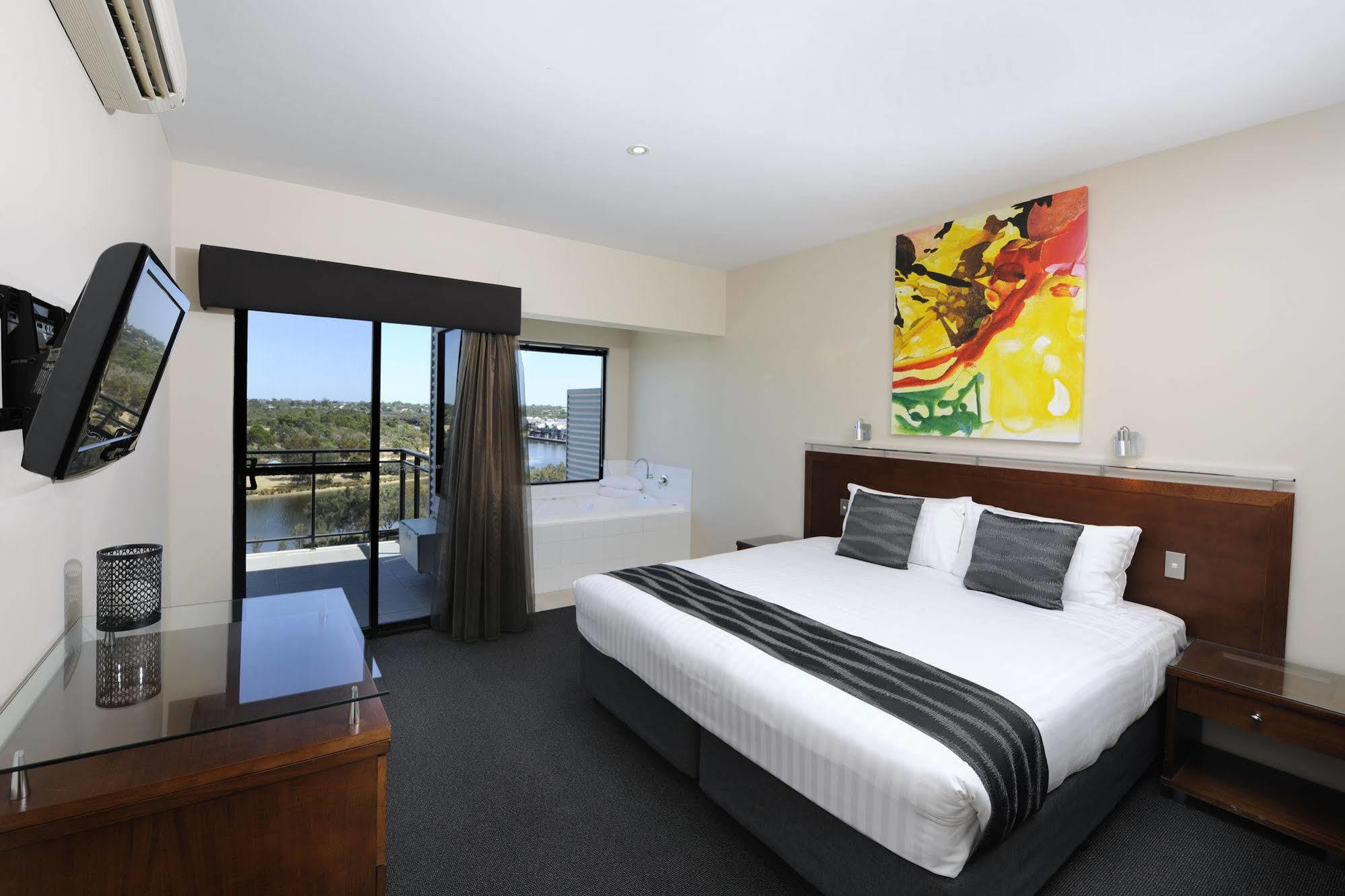 Assured Ascot Quays Apartment Hotel Пърт Екстериор снимка