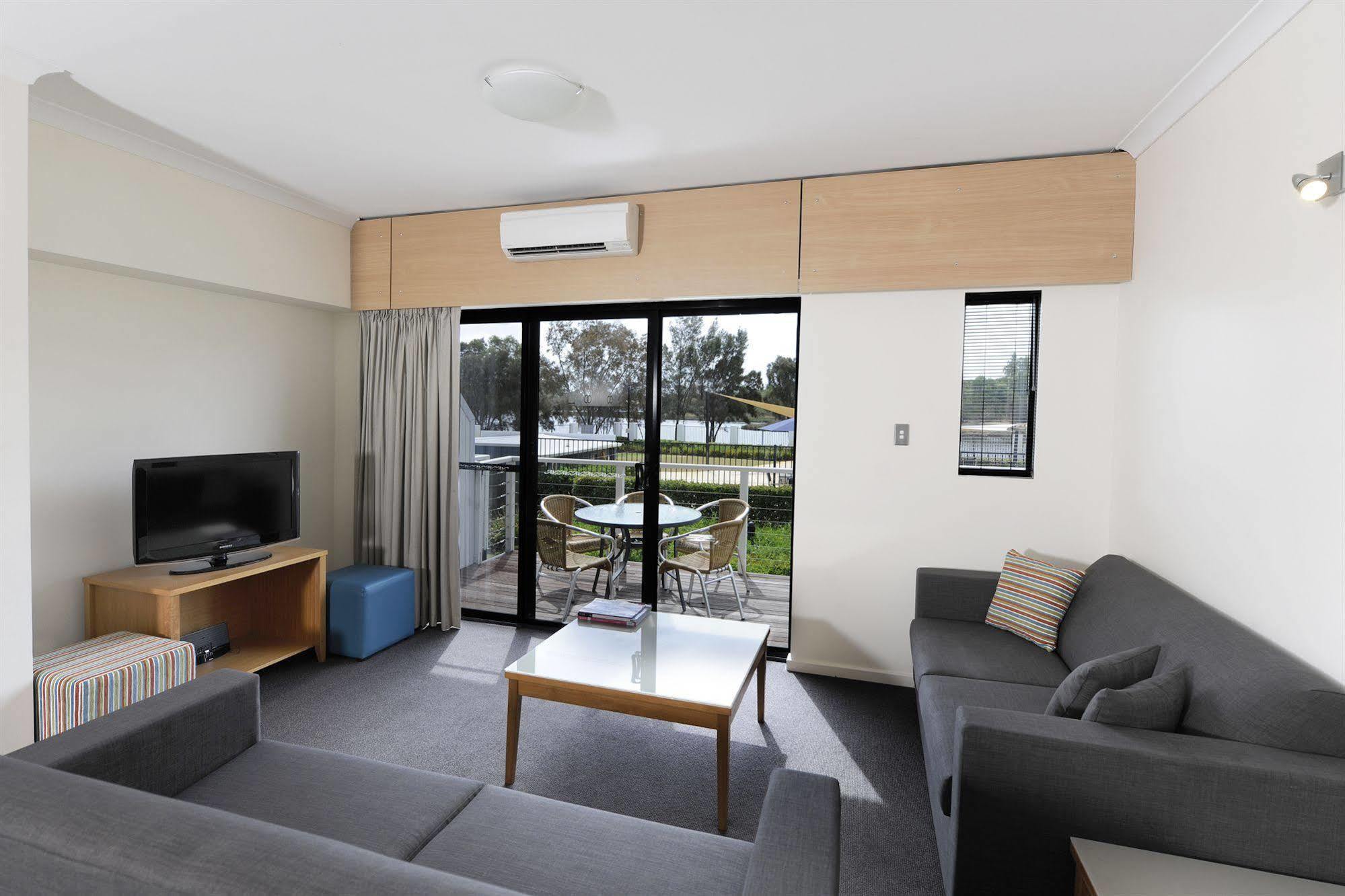 Assured Ascot Quays Apartment Hotel Пърт Екстериор снимка