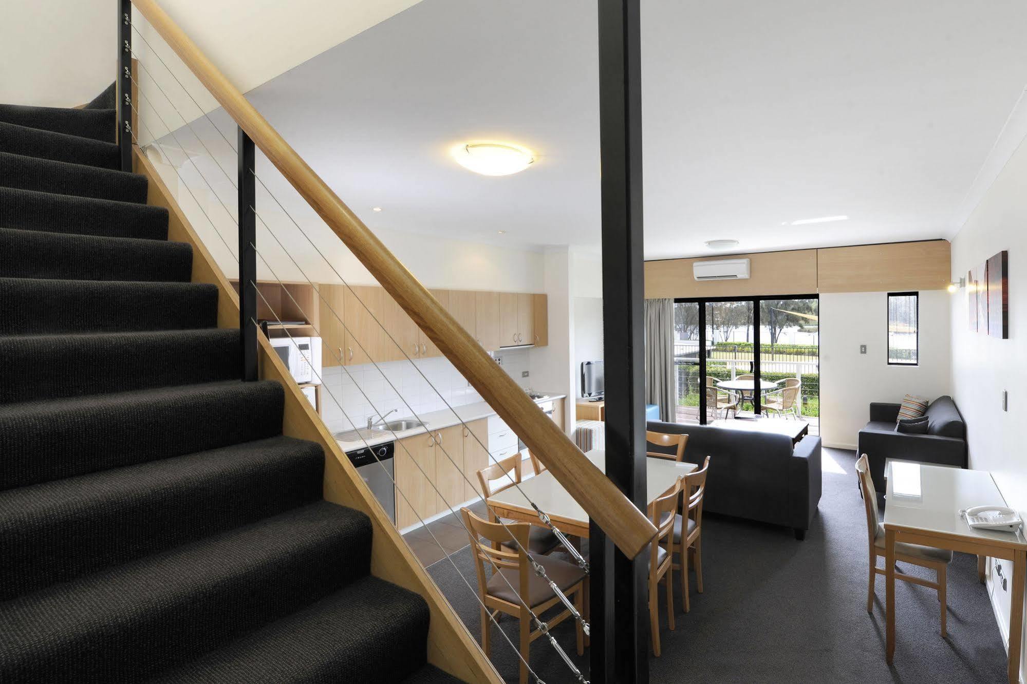 Assured Ascot Quays Apartment Hotel Пърт Екстериор снимка