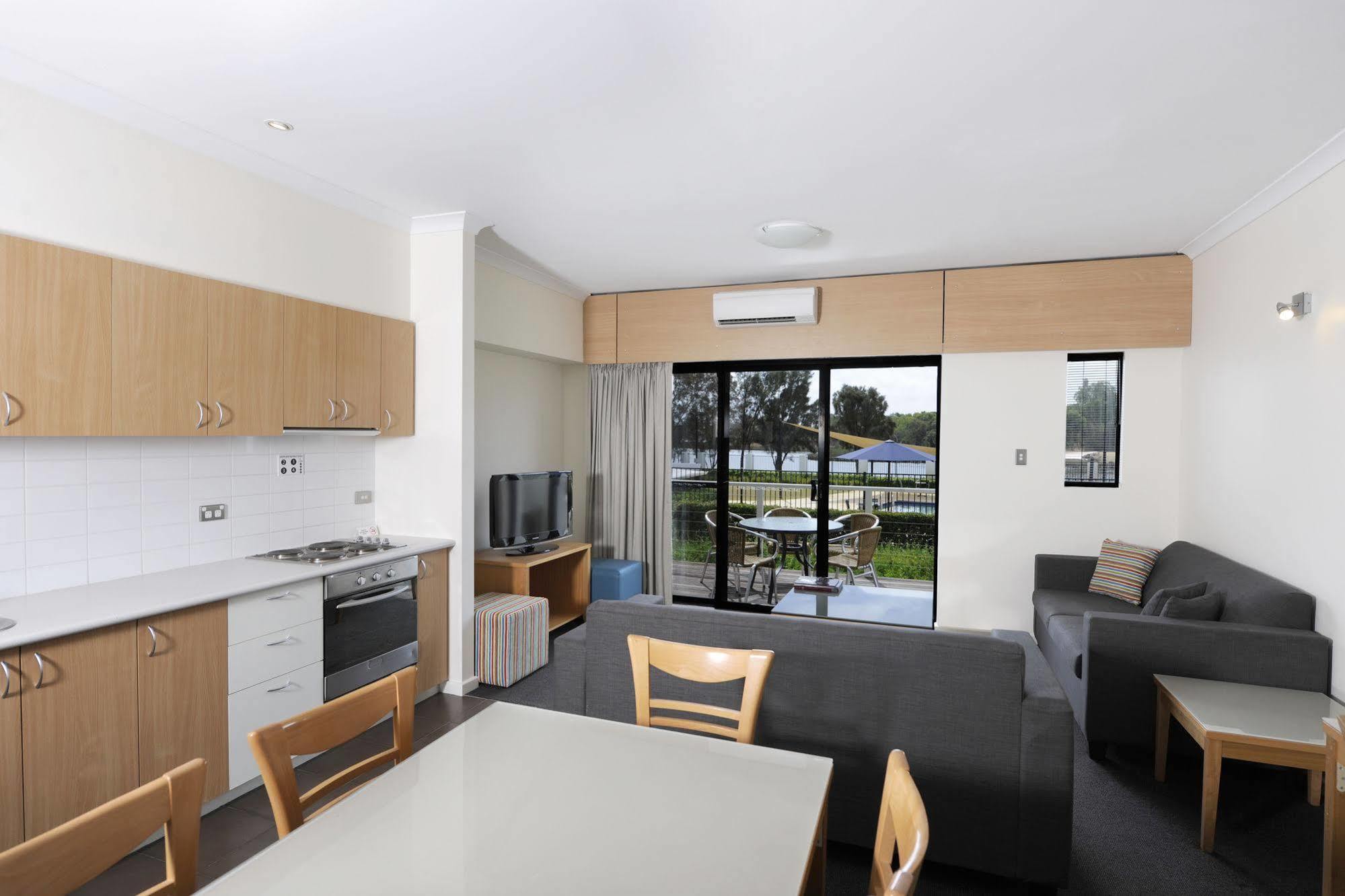 Assured Ascot Quays Apartment Hotel Пърт Екстериор снимка