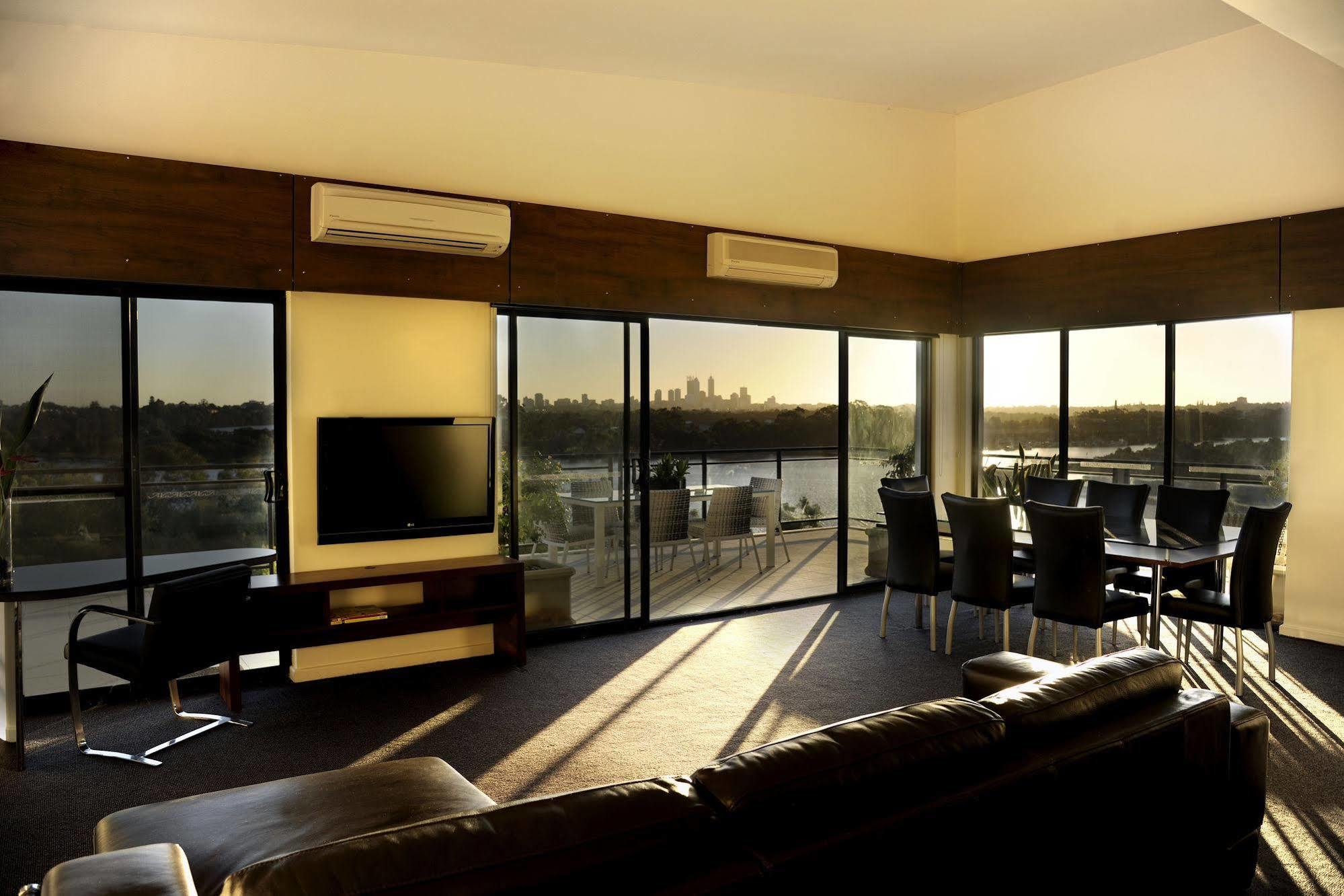 Assured Ascot Quays Apartment Hotel Пърт Екстериор снимка