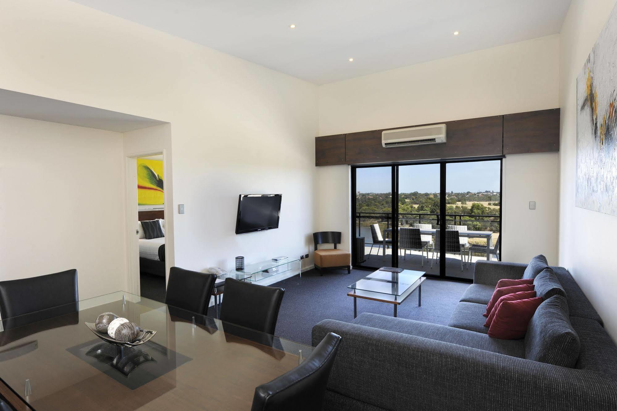 Assured Ascot Quays Apartment Hotel Пърт Екстериор снимка